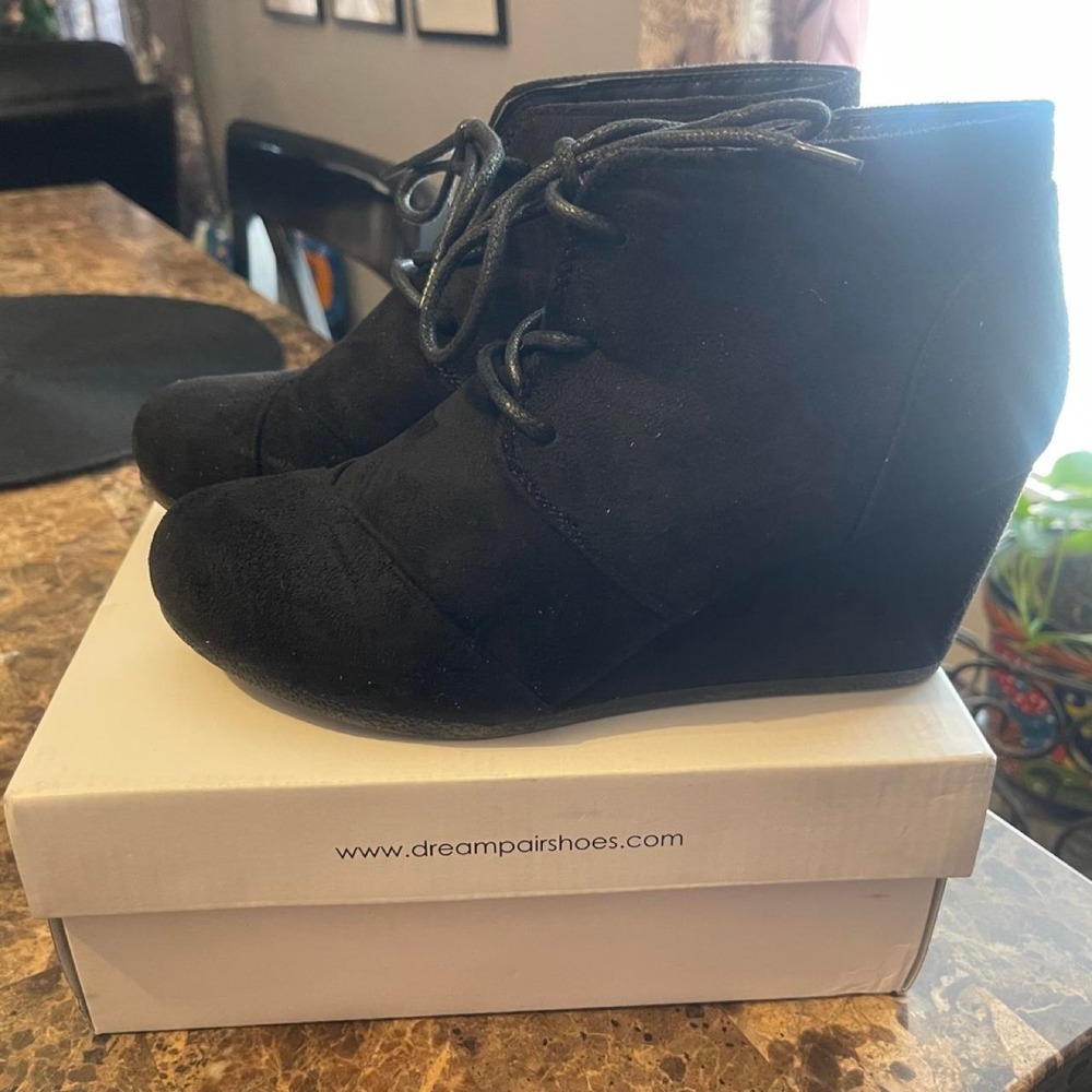 Y2K Dream Pairs black suede wedge ankle boots size US 7.5